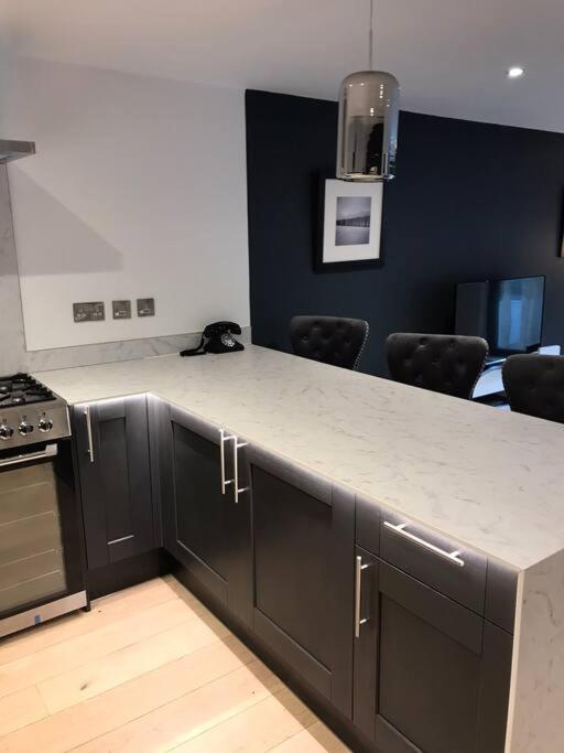 New Town House With *Free Allocated Parking* Brighton Exterior photo